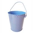 Balde de chapa celeste con motas marrones