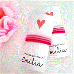 Tarjetitas con 4 gomitas rosas. Diseño a eleccion. Pers.