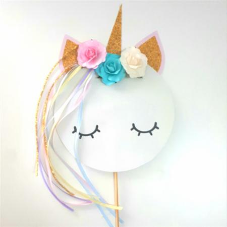 Pinche para torta Unicornio con flores y cinta