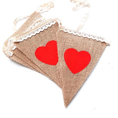 Banderin arpillera corazon rojo y puntilla. Importado