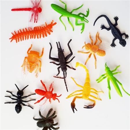 Insectos de plástico de colores 12u