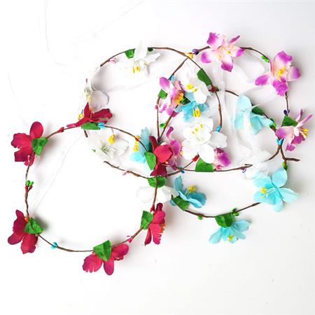 Tiara de flores surtidas y organza